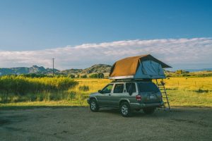 Mehr über den Artikel erfahren Packliste für den Camping-Trailer: Cleverer Stauraum perfekt genutzt